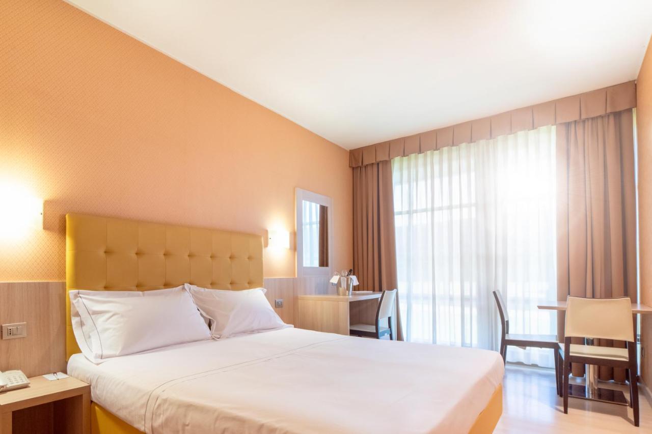 Motel Hotel Piranha Cameriano Exterior photo